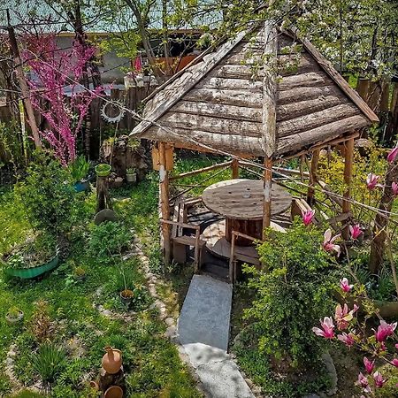 Guest House "Svaneti" Lentekhi Ngoại thất bức ảnh