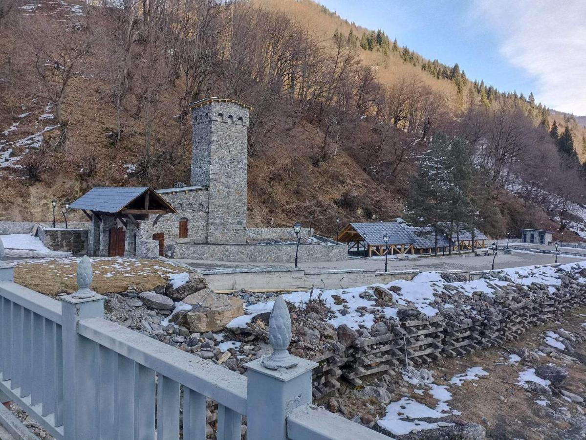 Guest House "Svaneti" Lentekhi Ngoại thất bức ảnh