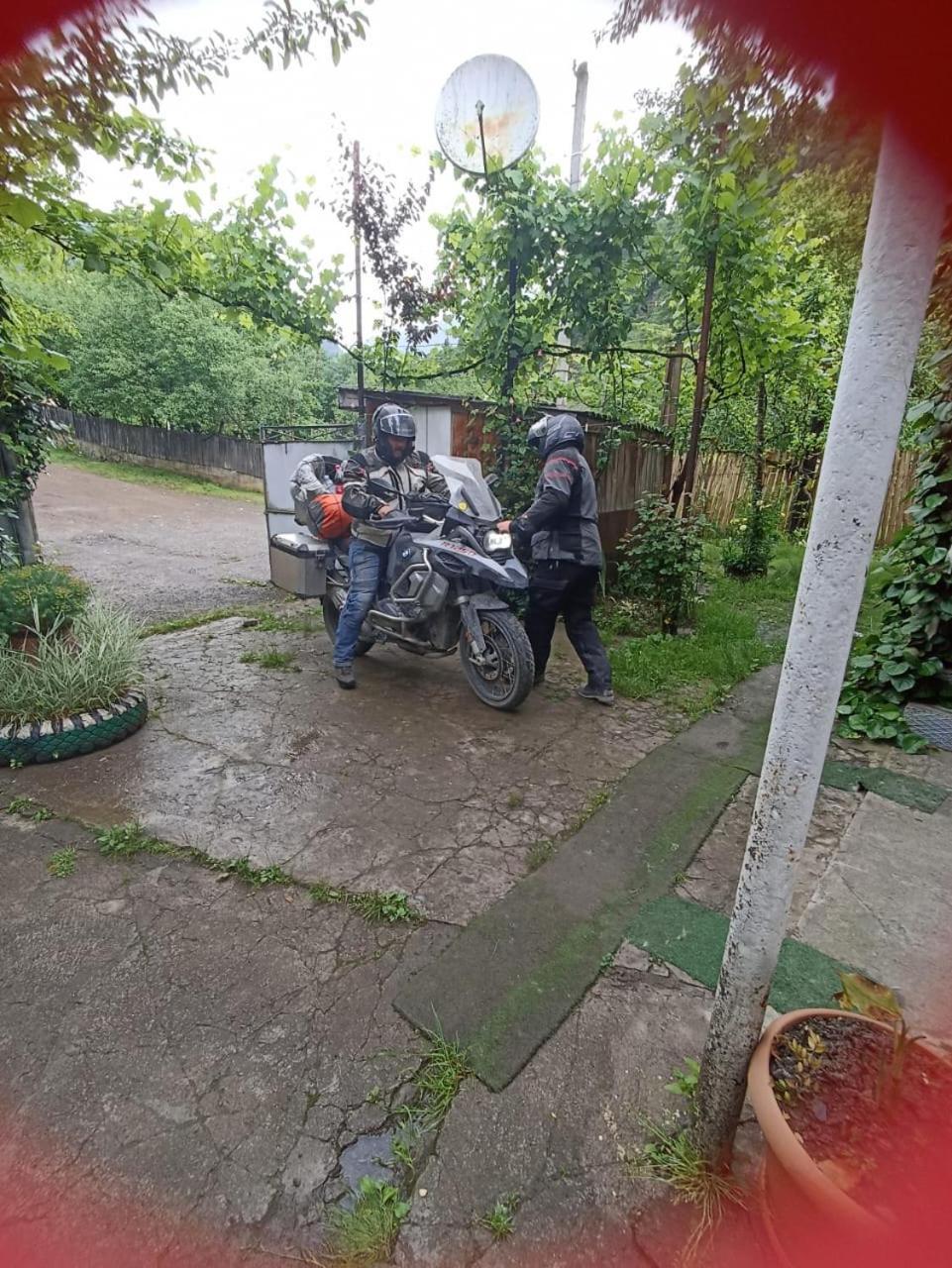 Guest House "Svaneti" Lentekhi Ngoại thất bức ảnh