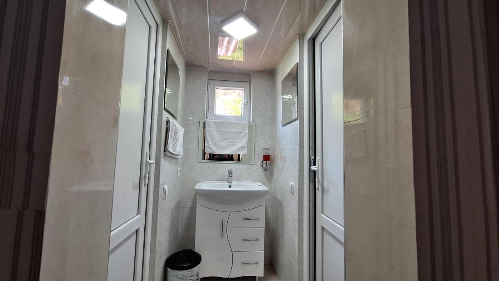 Guest House "Svaneti" Lentekhi Ngoại thất bức ảnh
