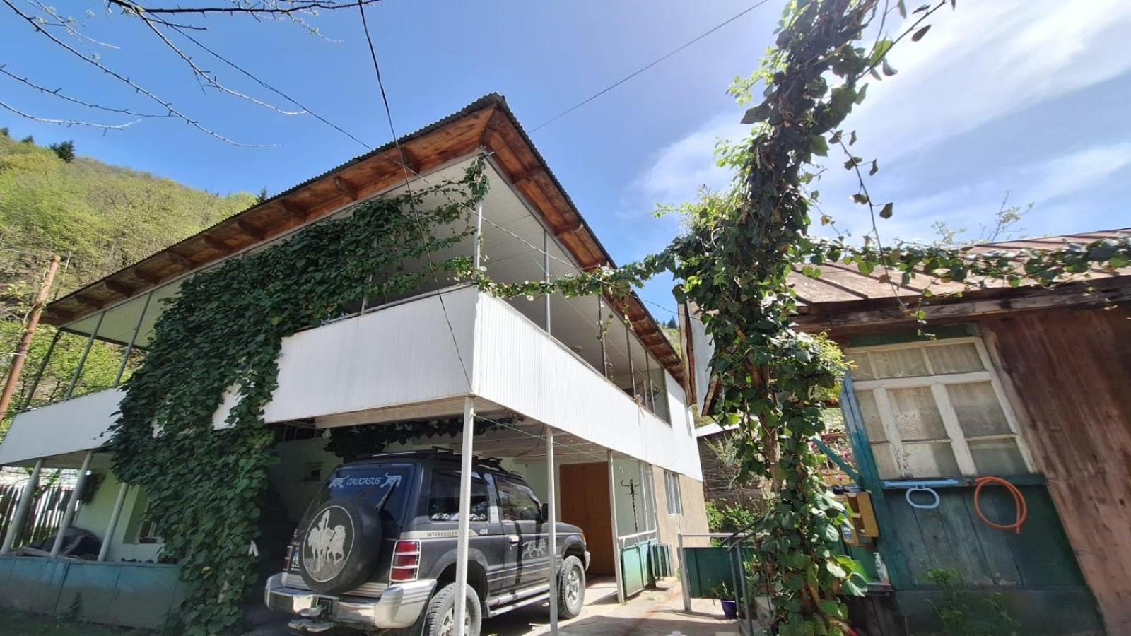 Guest House "Svaneti" Lentekhi Ngoại thất bức ảnh