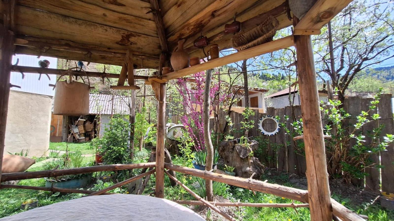 Guest House "Svaneti" Lentekhi Ngoại thất bức ảnh