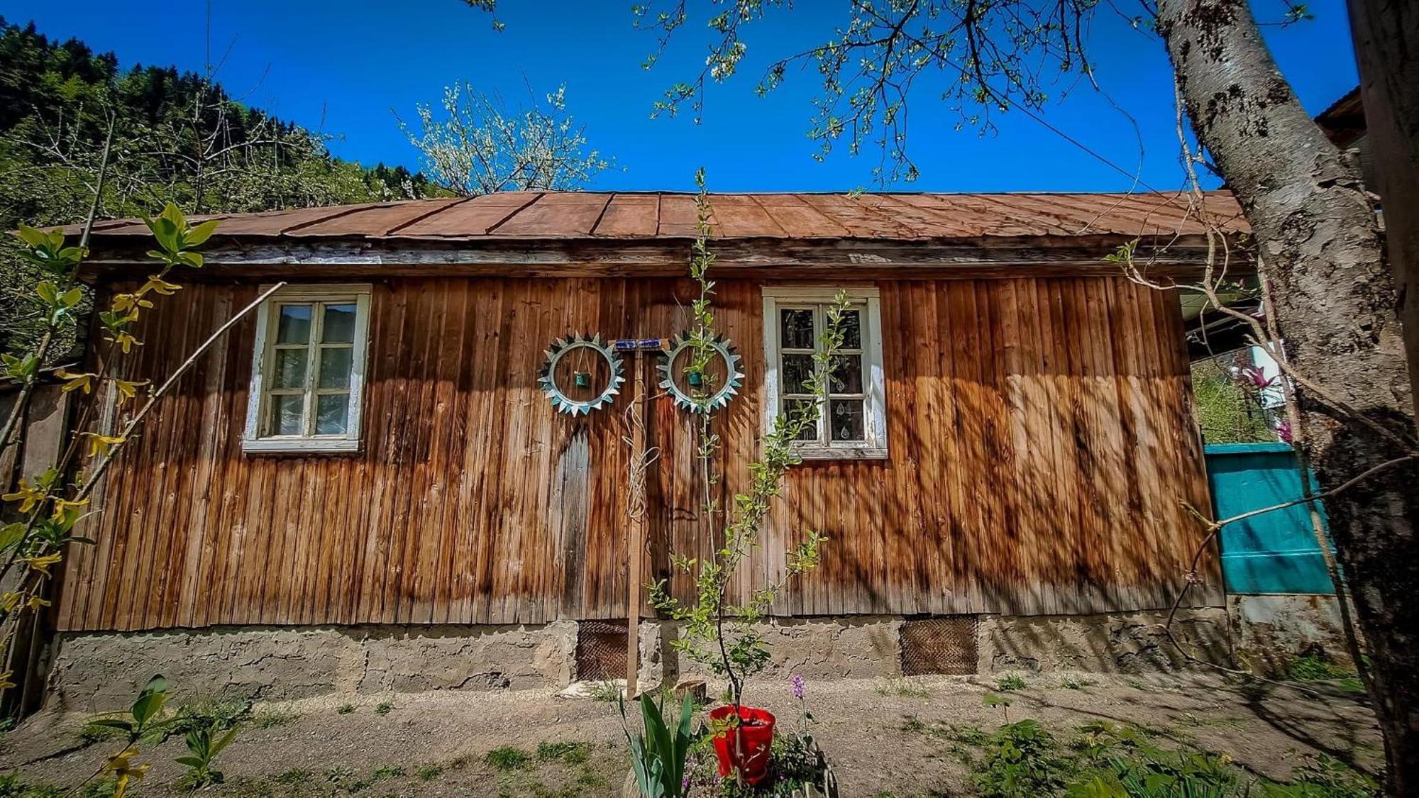 Guest House "Svaneti" Lentekhi Ngoại thất bức ảnh
