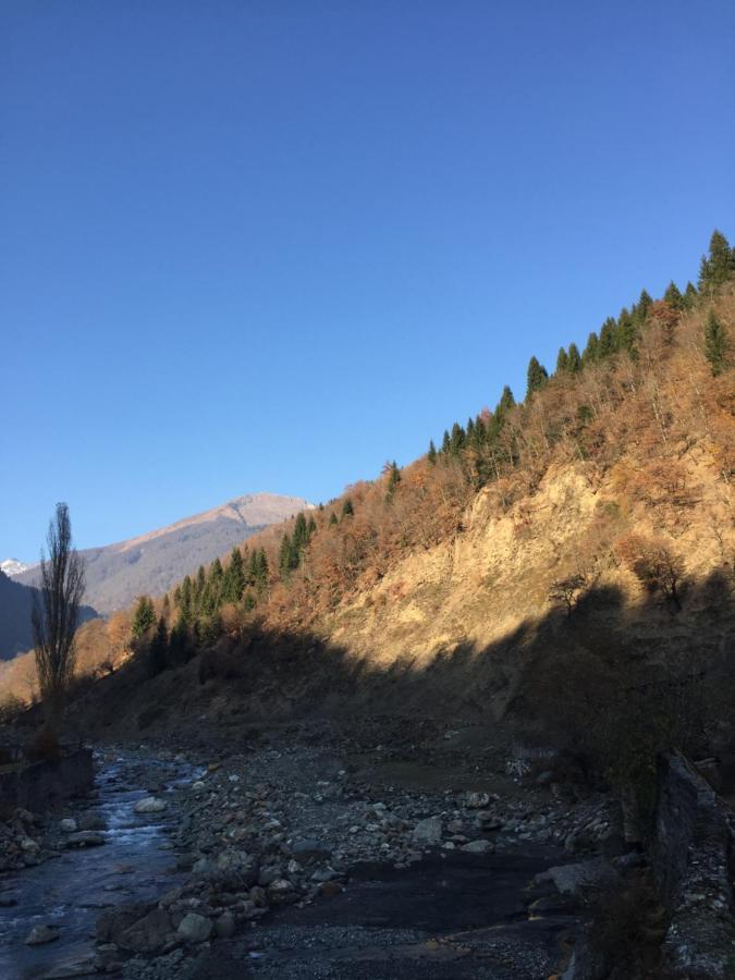 Guest House "Svaneti" Lentekhi Ngoại thất bức ảnh